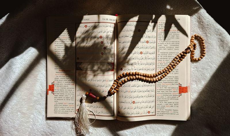 Quran and prayer beads for daily revision in an online Hifz ul Quran memorisation course
