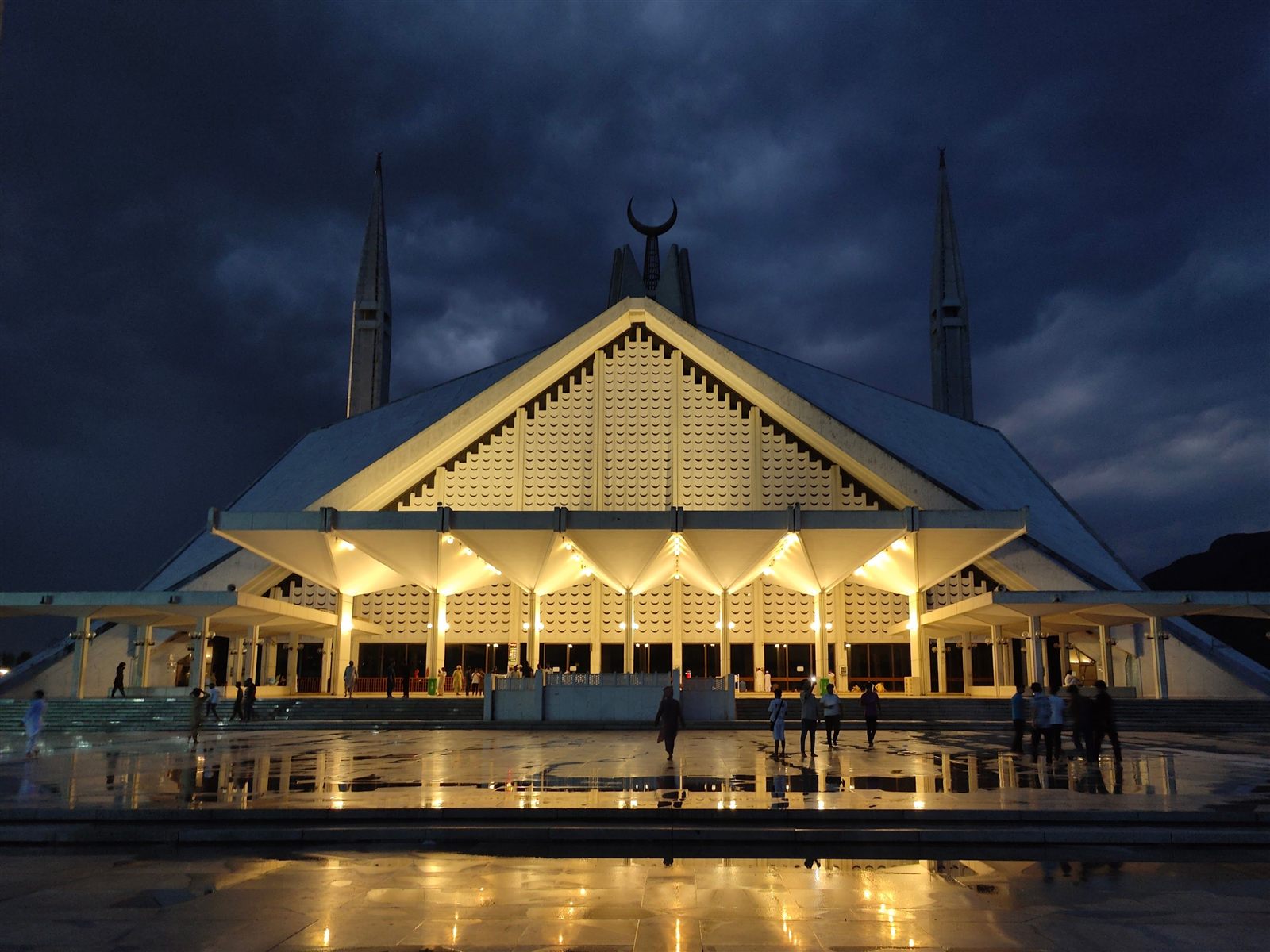 Faisal Mosque in Islamabad, Pakistan — home city of Siraate Quran Academy
